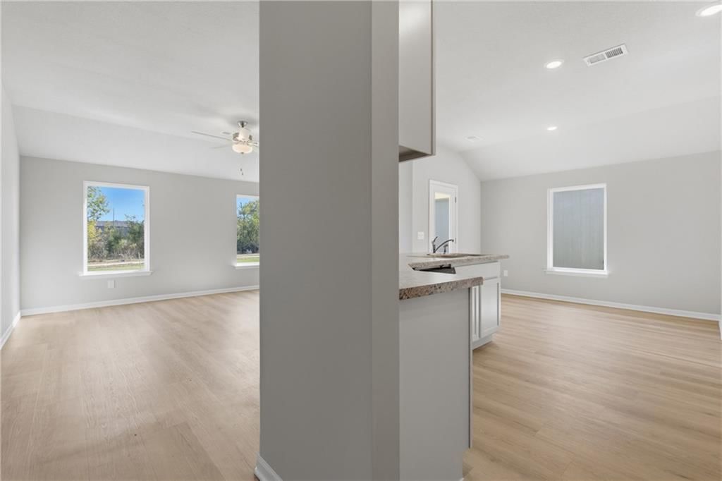 533 N Persimmon Street — photo 7