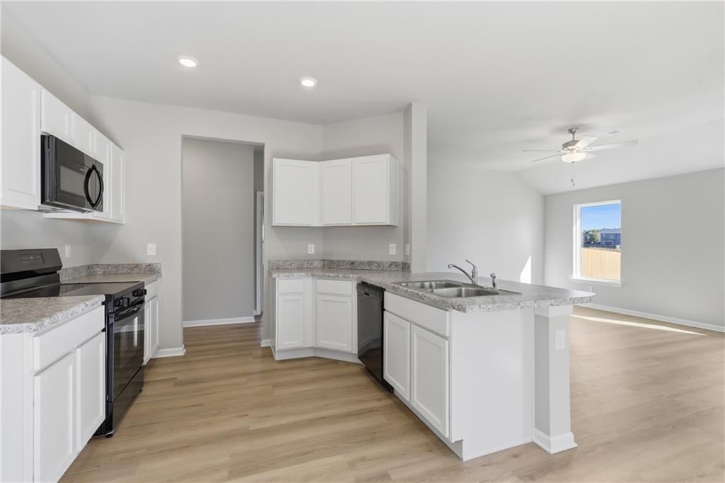 533 N Persimmon Street — photo 9