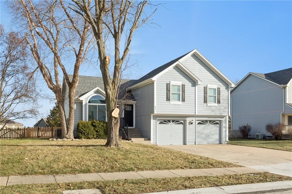 821 NE COLLEEN Drive — photo 2
