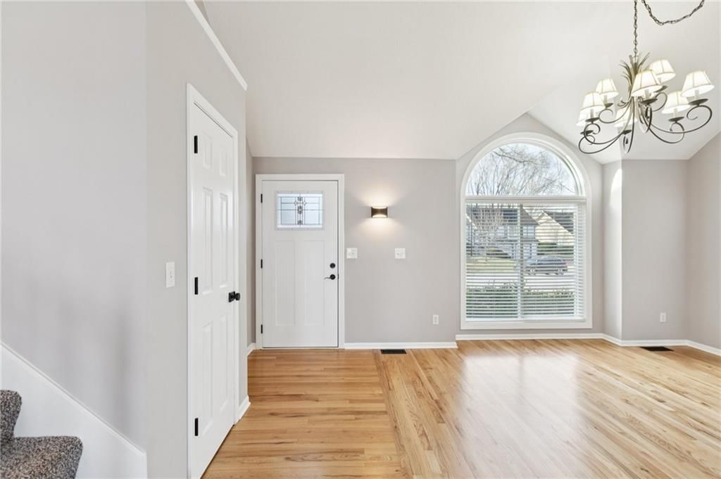 821 NE COLLEEN Drive — photo 3