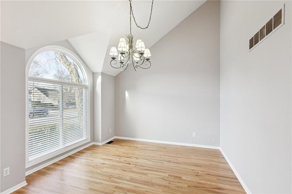 821 NE COLLEEN Drive — photo 4
