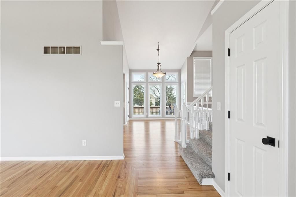 821 NE COLLEEN Drive — photo 8