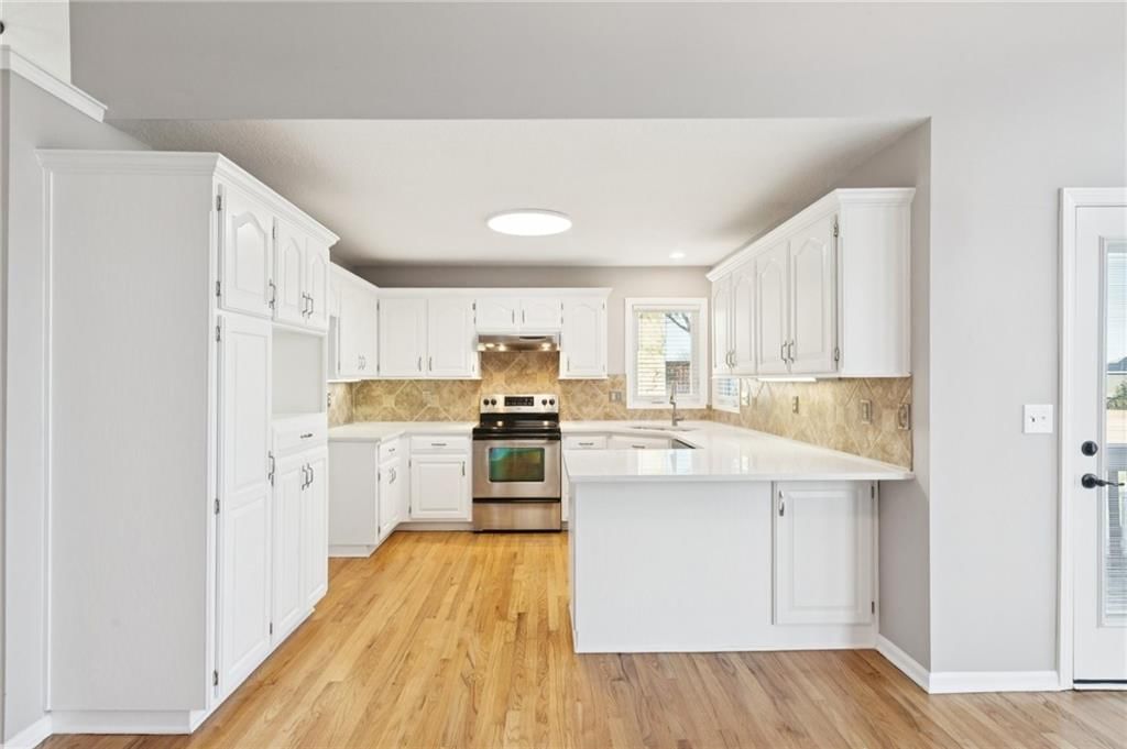 821 NE COLLEEN Drive — photo 12