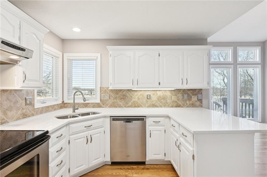 821 NE COLLEEN Drive — photo 15