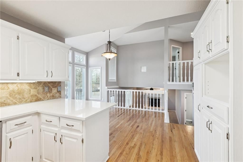 821 NE COLLEEN Drive — photo 16