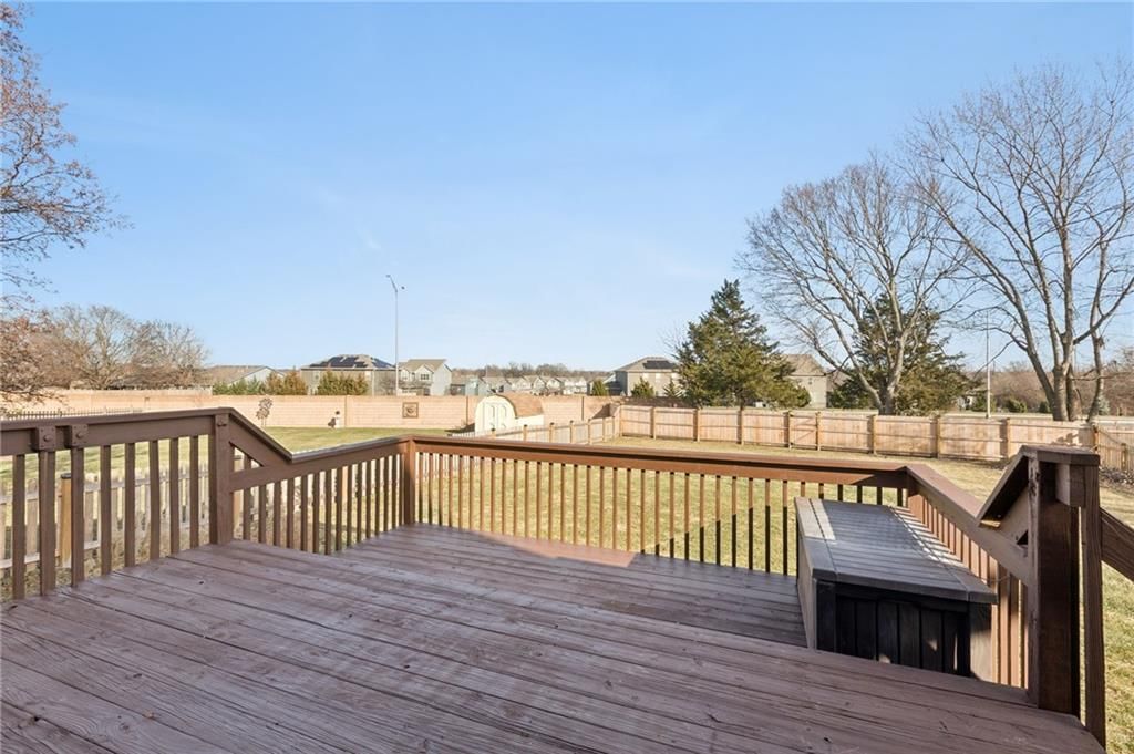 821 NE COLLEEN Drive — photo 18