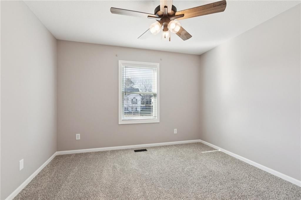 821 NE COLLEEN Drive — photo 26