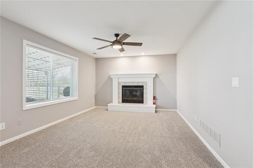 821 NE COLLEEN Drive — photo 33