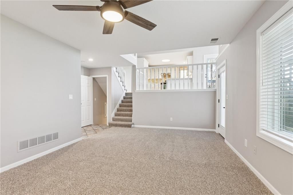 821 NE COLLEEN Drive — photo 35