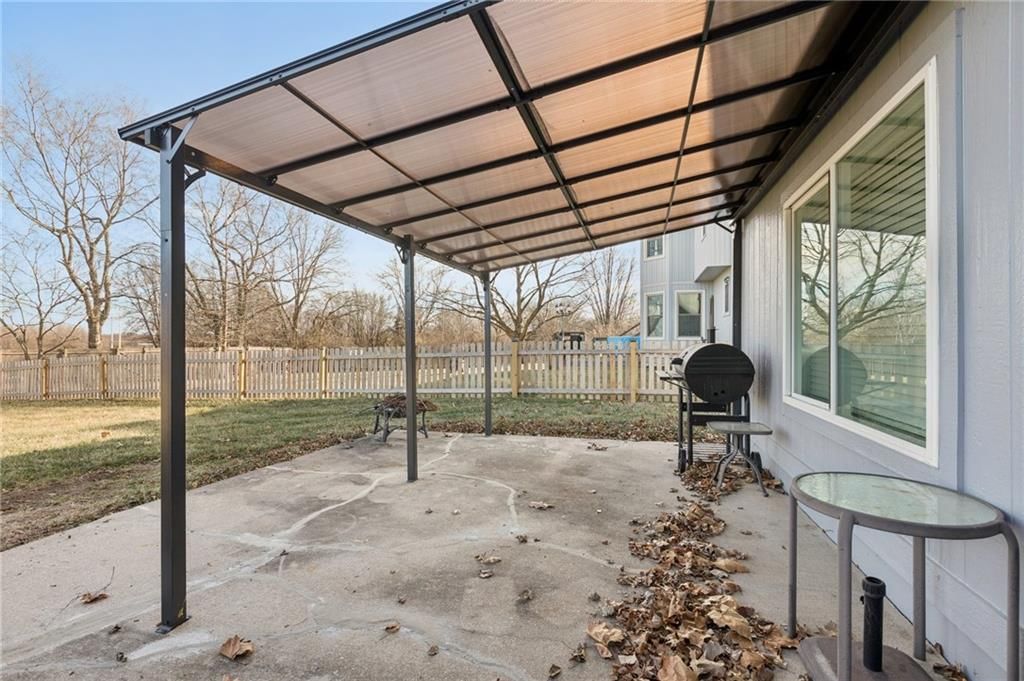 821 NE COLLEEN Drive — photo 37