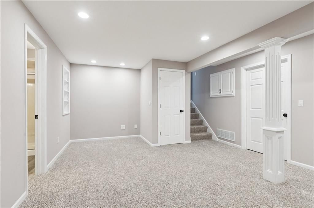 821 NE COLLEEN Drive — photo 44