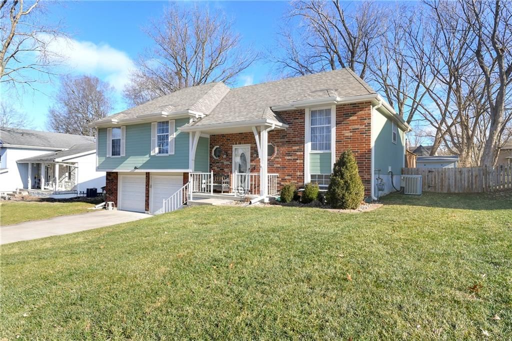2504 NW Leann Drive — photo 2