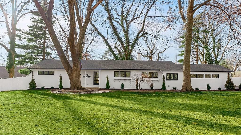 6914 Glenwood Street, Overland Park, KS