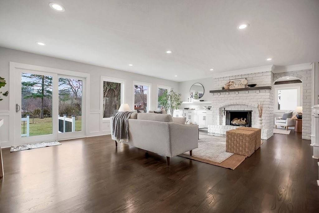 6914 Glenwood Street — photo 3