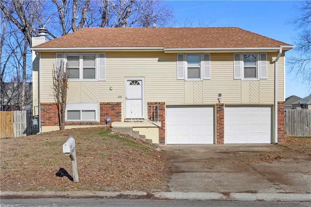 208 Manor Lane, Buckner, MO
