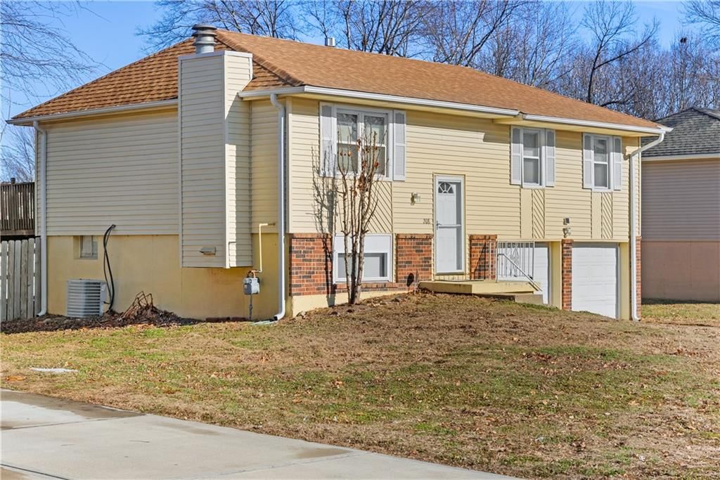 208 Manor Lane — photo 3