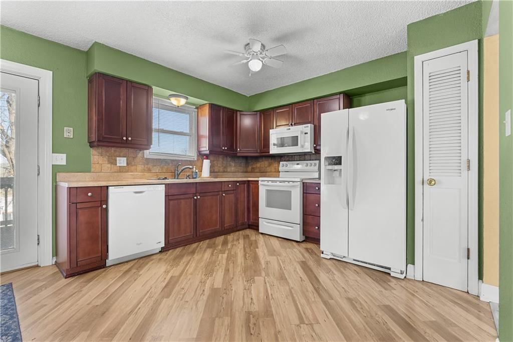 208 Manor Lane — photo 10