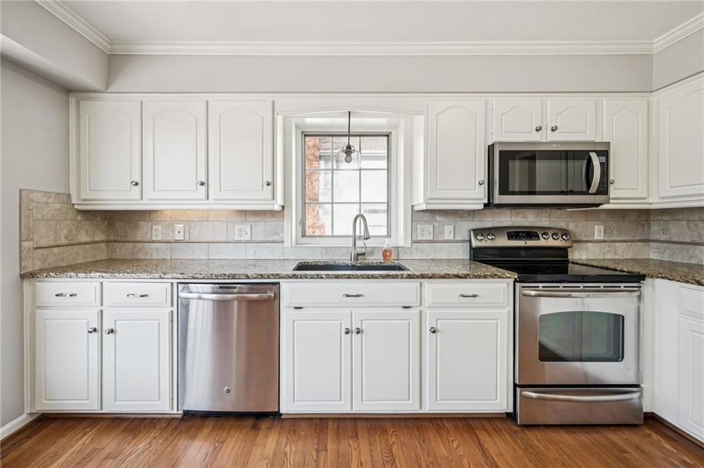 9944 Melrose Street — photo 9