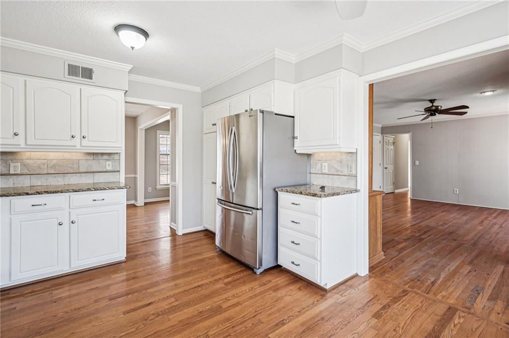 9944 Melrose Street — photo 10