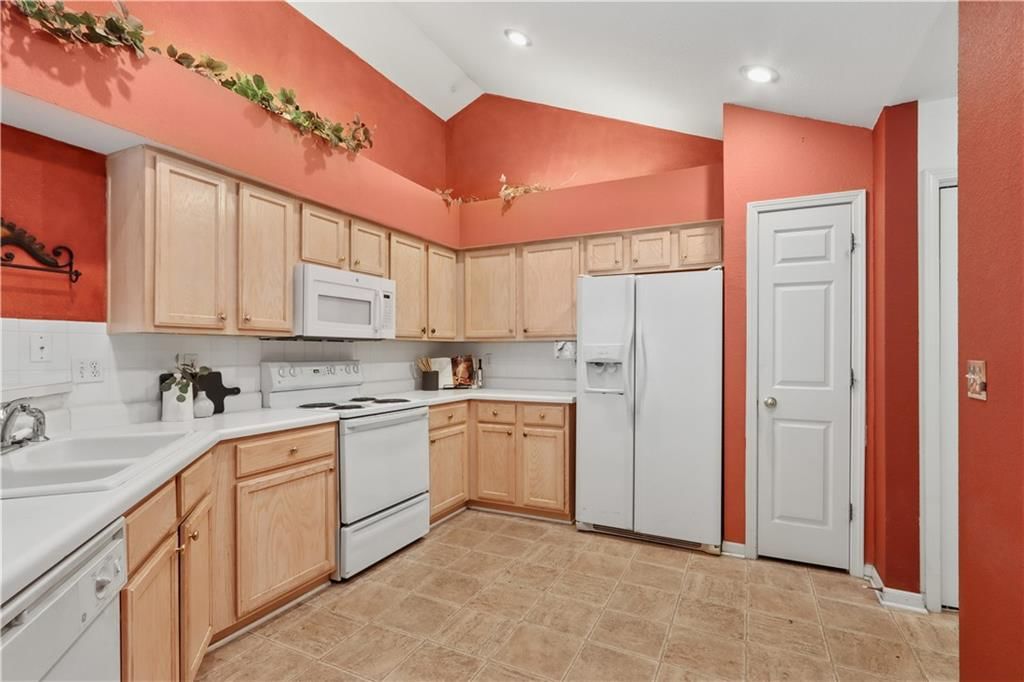 923 NE Devon Drive — photo 14