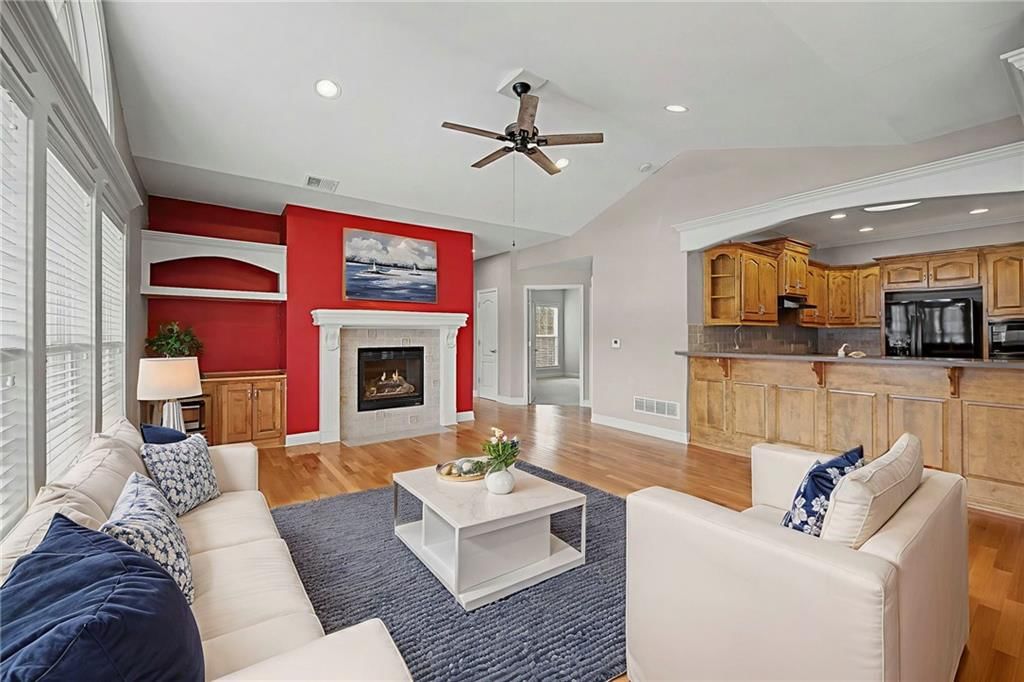 5413 W 145th Terrace — photo 8