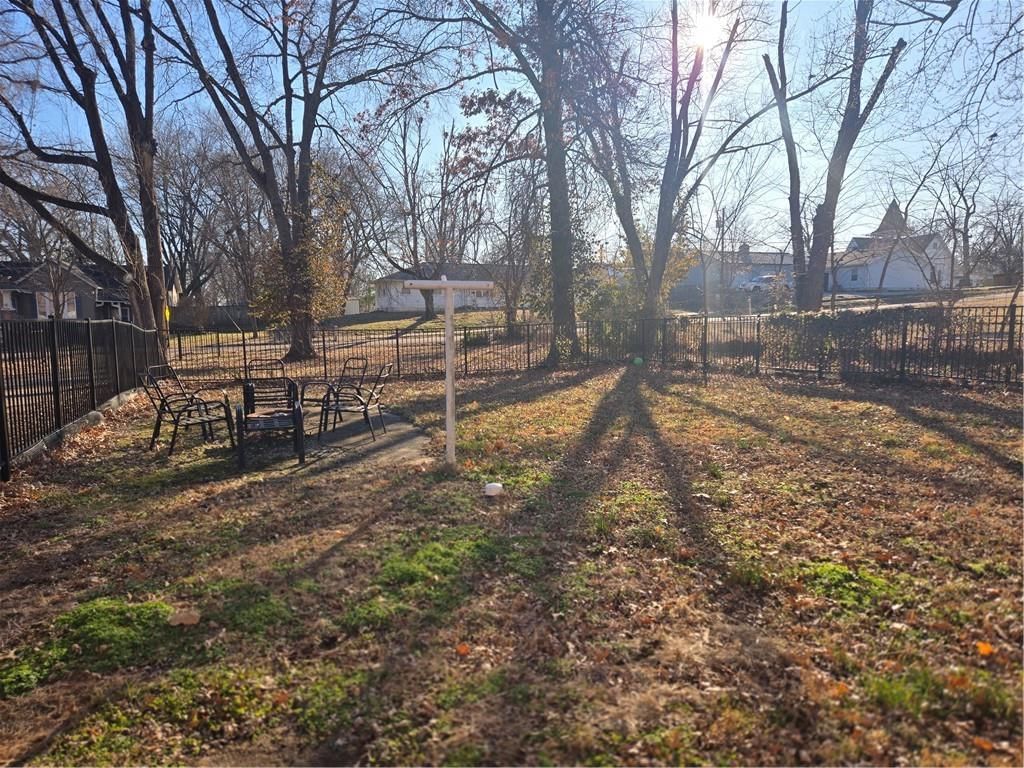 200 Ruby Street — photo 47