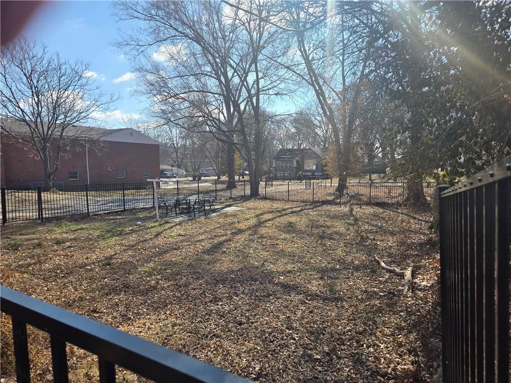 200 Ruby Street — photo 48