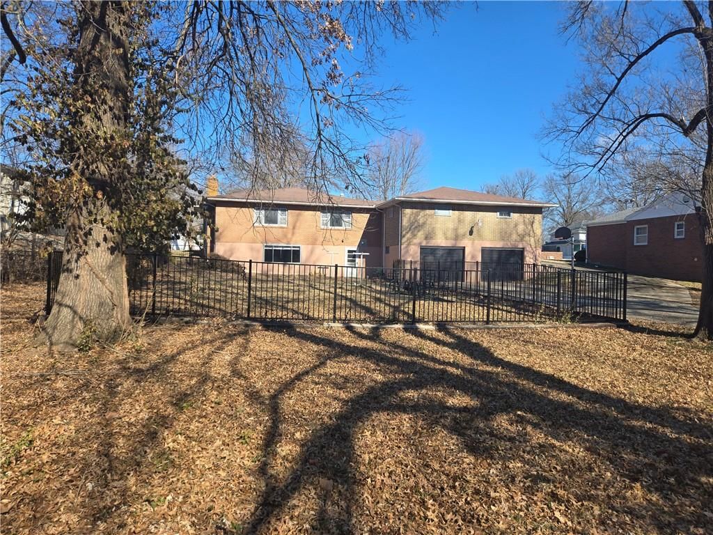 200 Ruby Street — photo 49