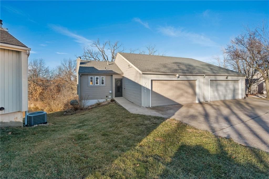 7044 N Askew Avenue, Gladstone, MO