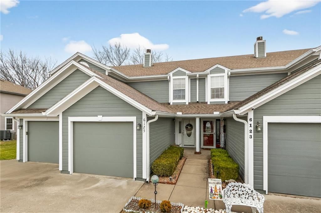 6125 NE Moonstone Court — photo 2