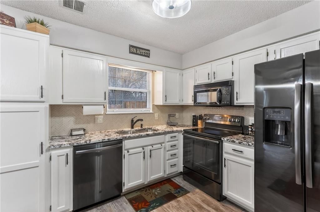 6125 NE Moonstone Court — photo 11