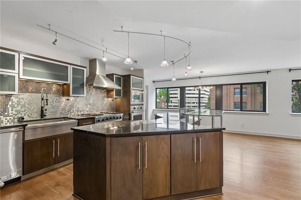 803 W 48th Street — photo 6