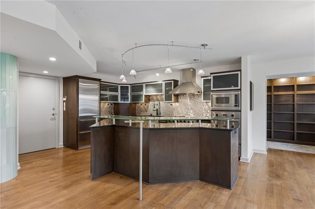 803 W 48th Street — photo 7