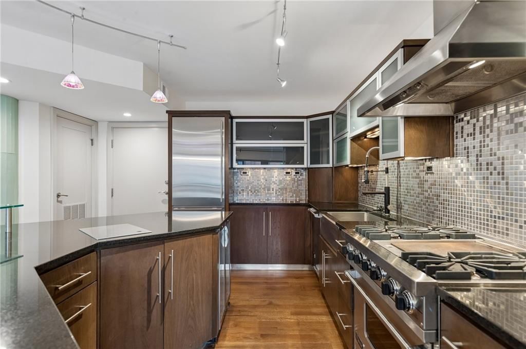 803 W 48th Street — photo 8