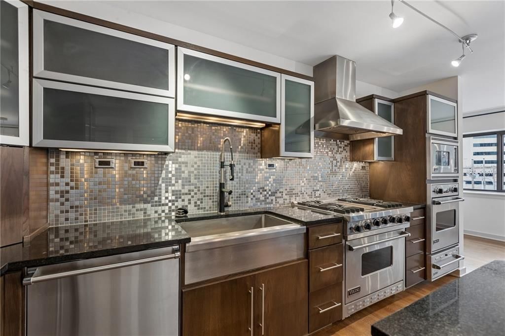 803 W 48th Street — photo 9