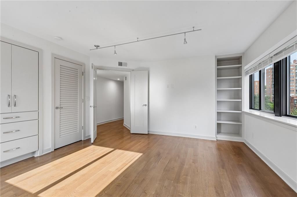 803 W 48th Street — photo 27