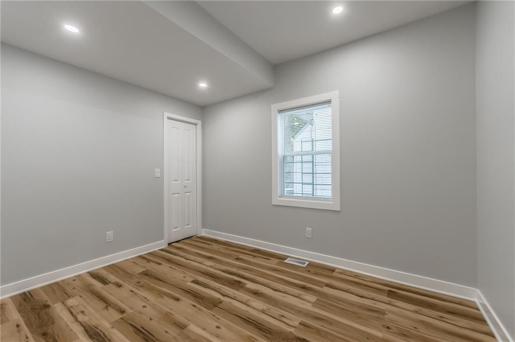 410 Kensington Avenue — photo 11