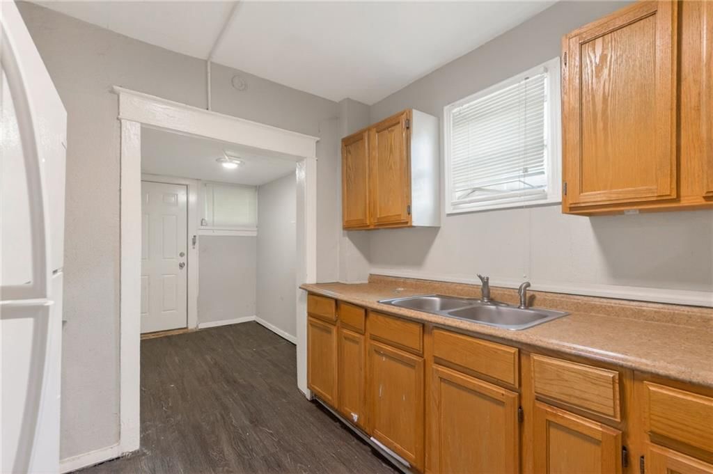 4423 FLORA Avenue — photo 8
