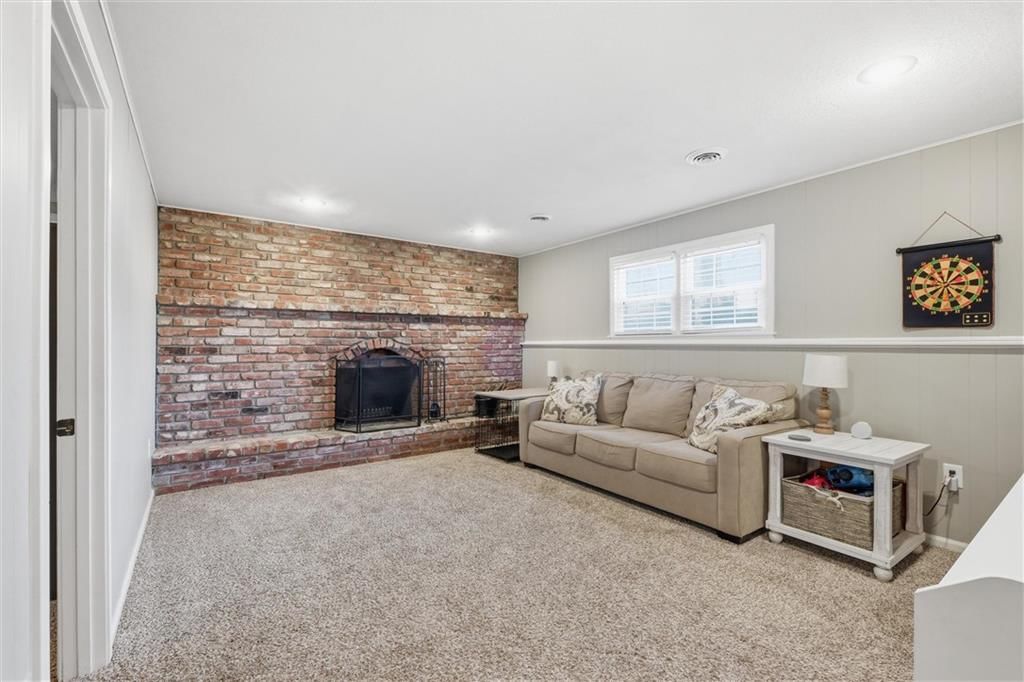 521 E Mulberry Street — photo 22