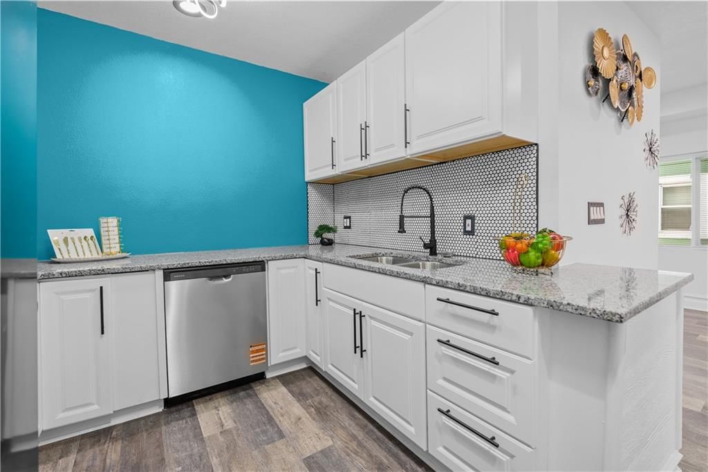 3025 Walrond Avenue — photo 17