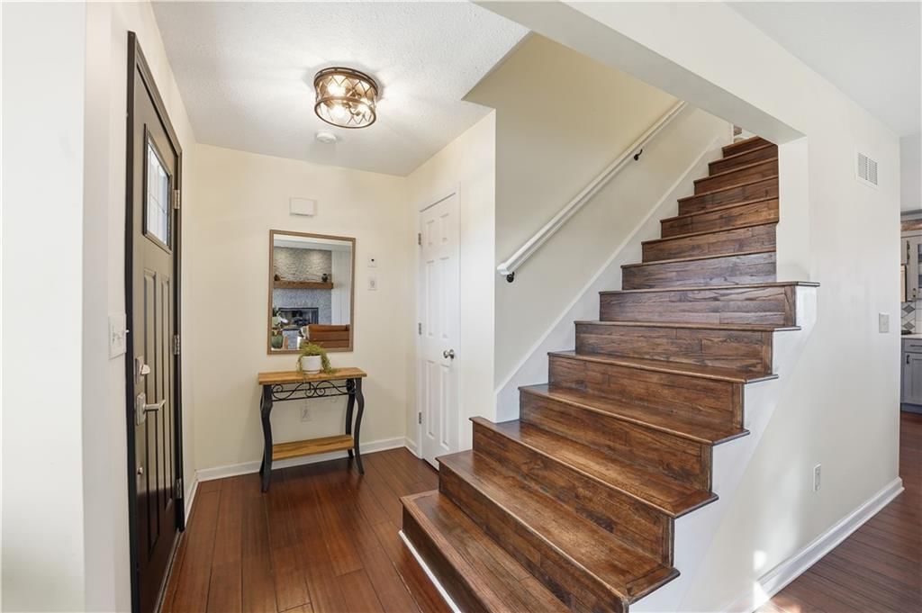 150 W Lanesfield Street — photo 3