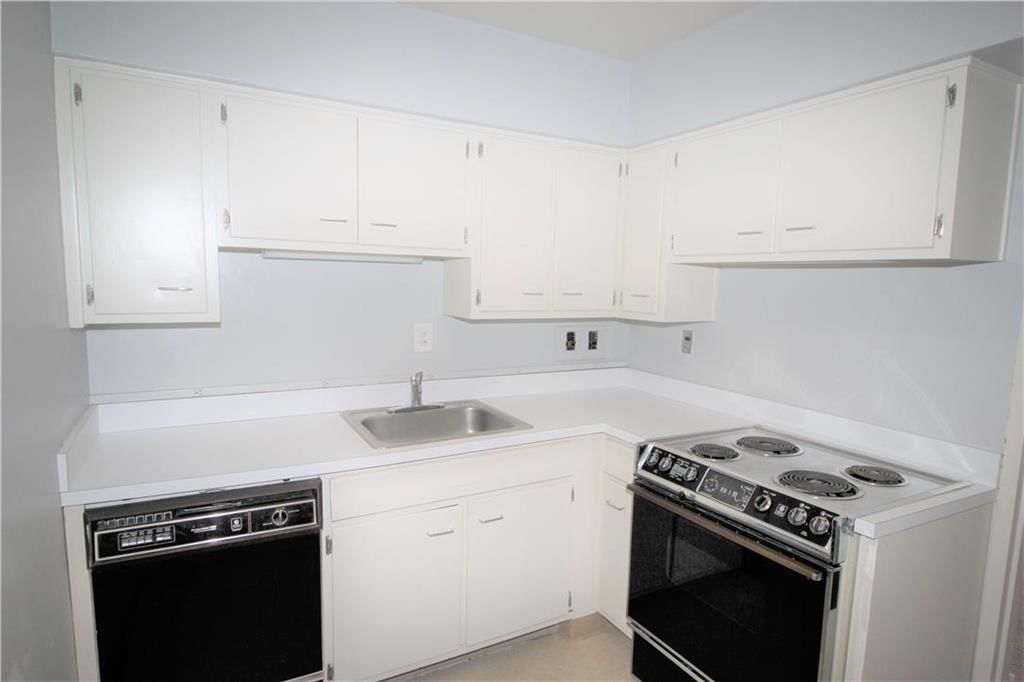 803 W 48th #302 Street — photo 6