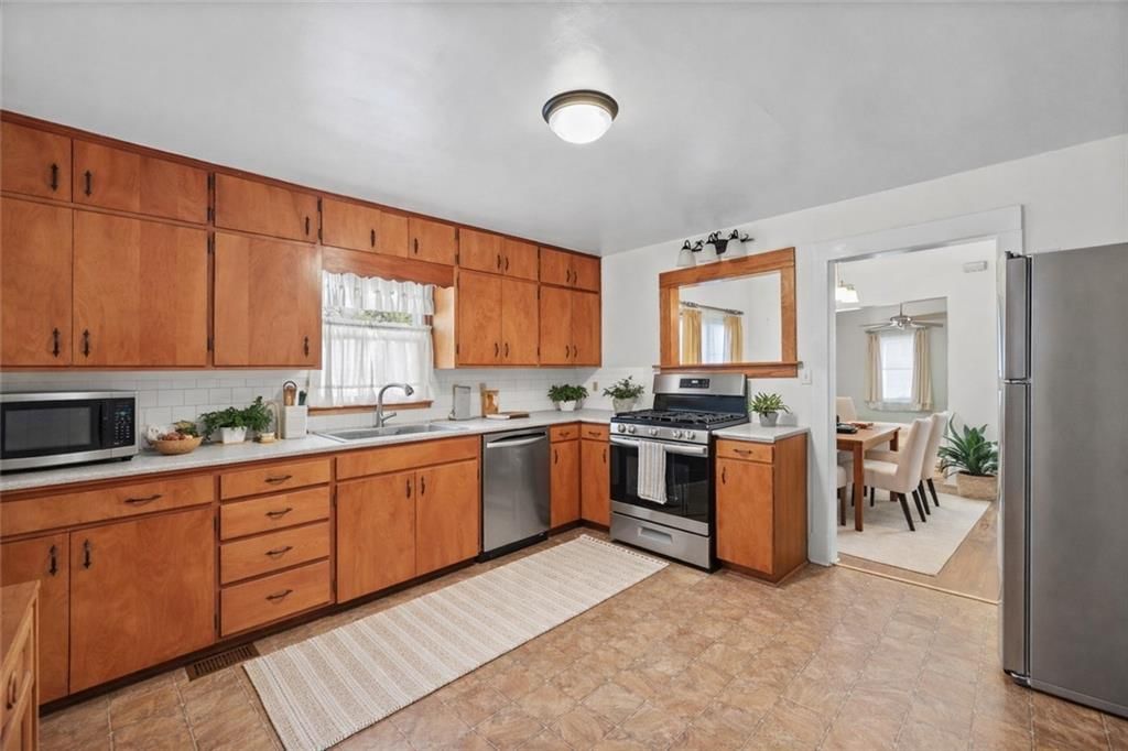 2320 S Northern Boulevard — photo 12