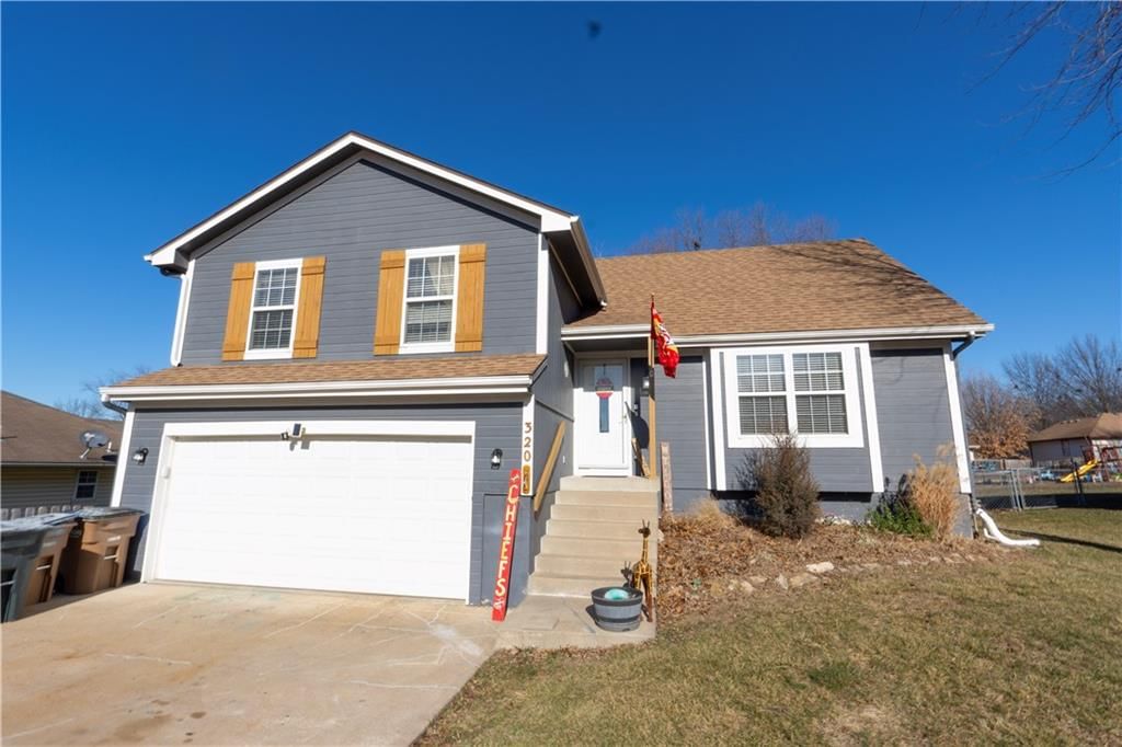 320 Shenandoah Drive, Raymore, MO
