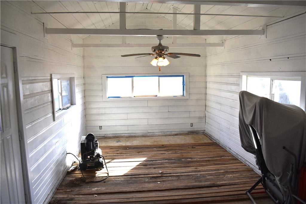 708 Lakeshore Drive — photo 3