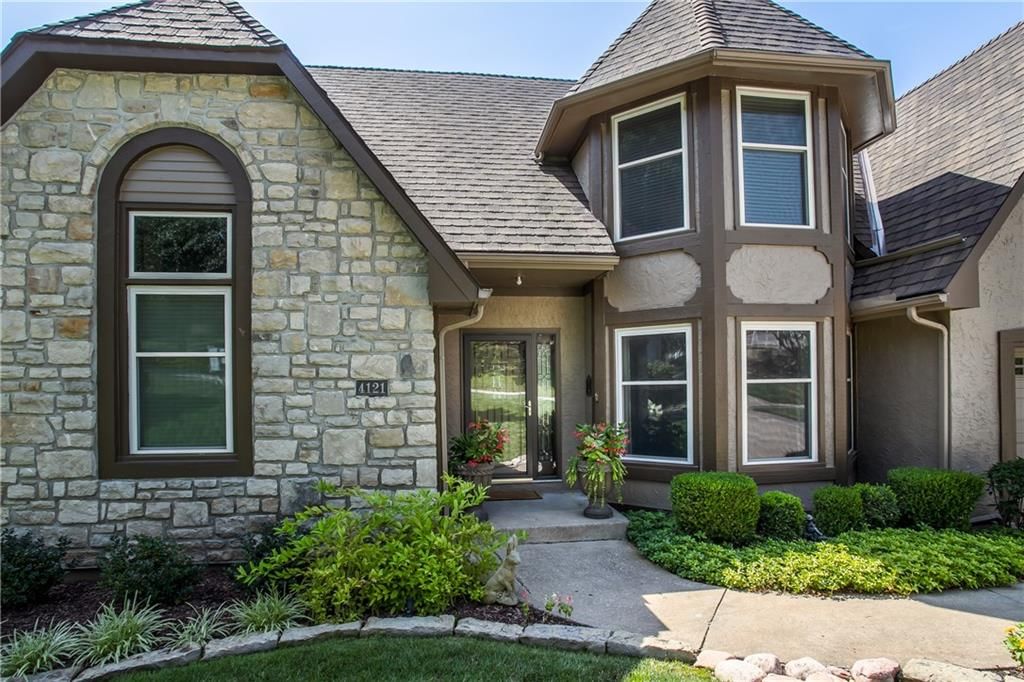 4121 NE Edgewater Court — photo 3