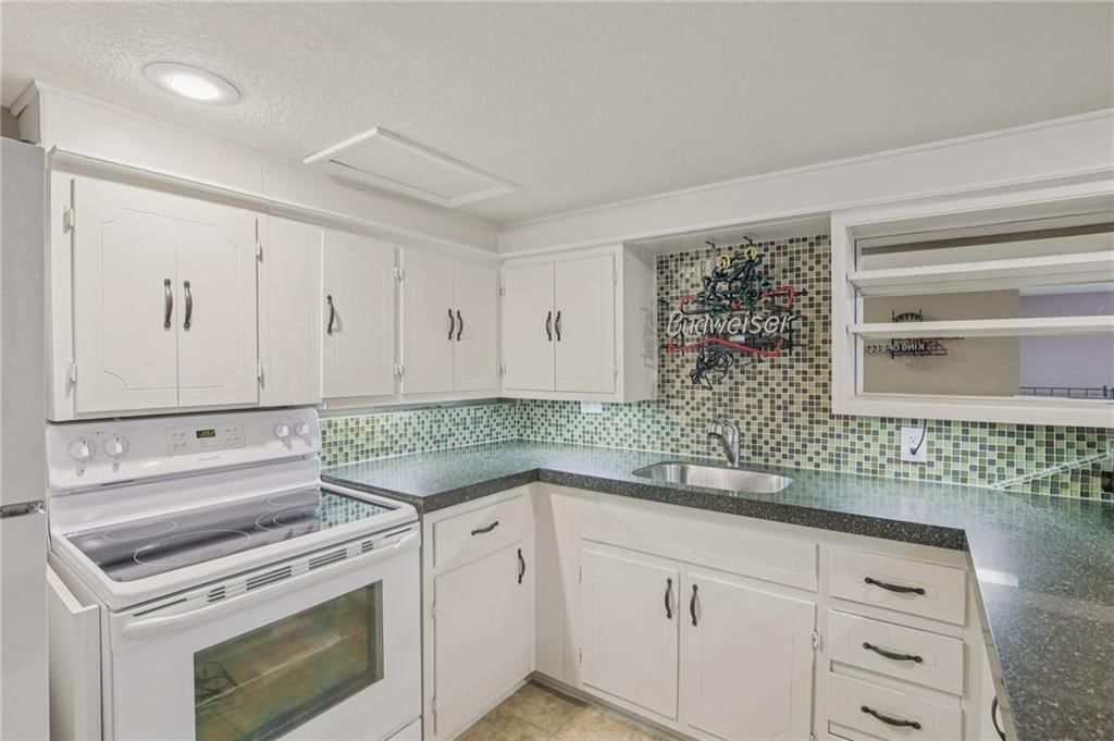 4121 NE Edgewater Court — photo 41