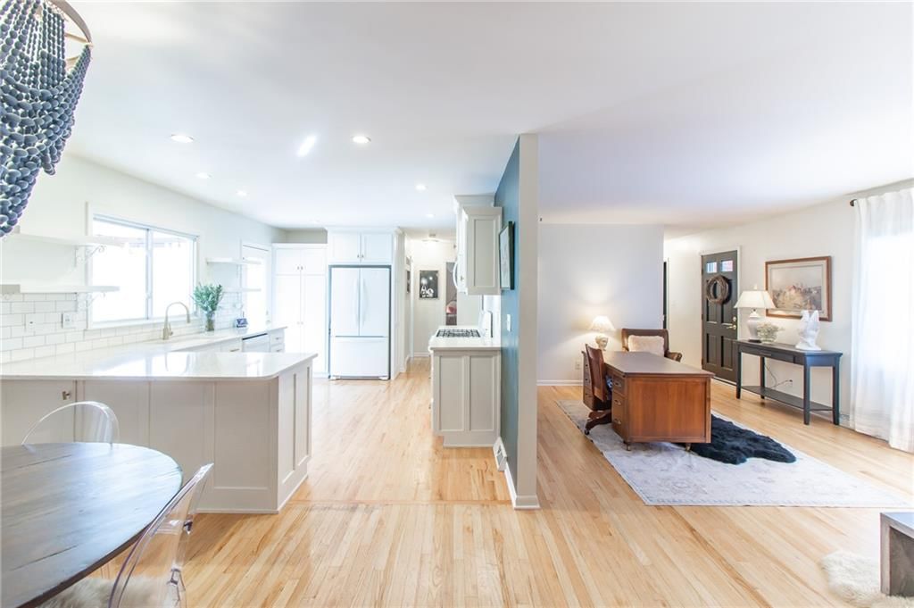 400 Hillcrest Drive — photo 2