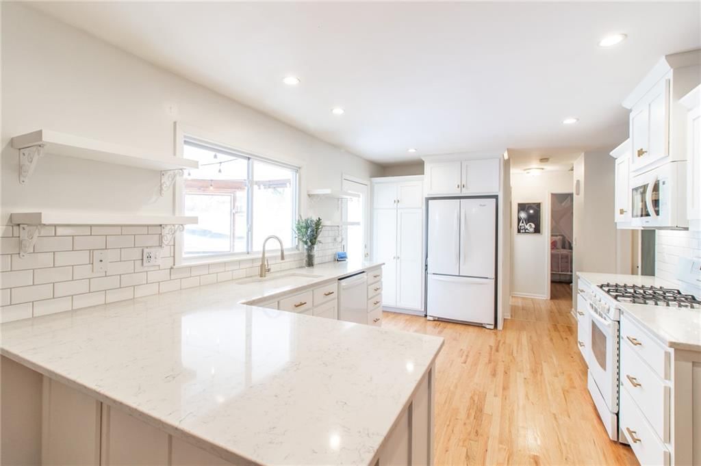 400 Hillcrest Drive — photo 3