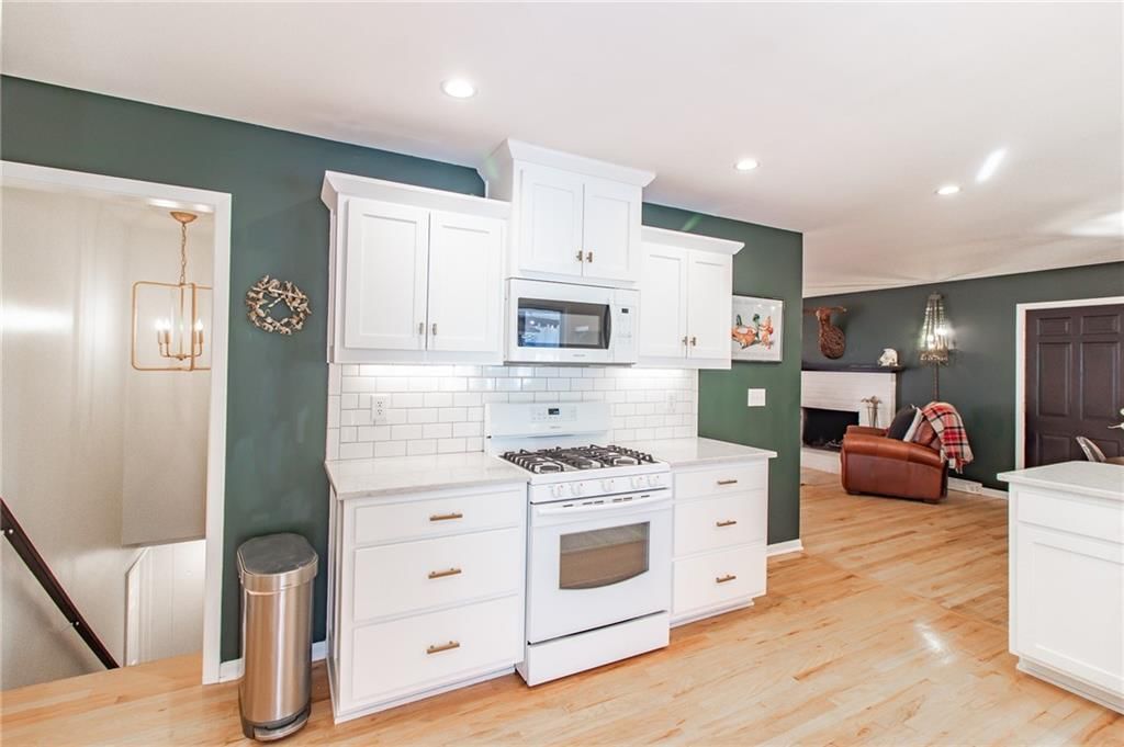 400 Hillcrest Drive — photo 8